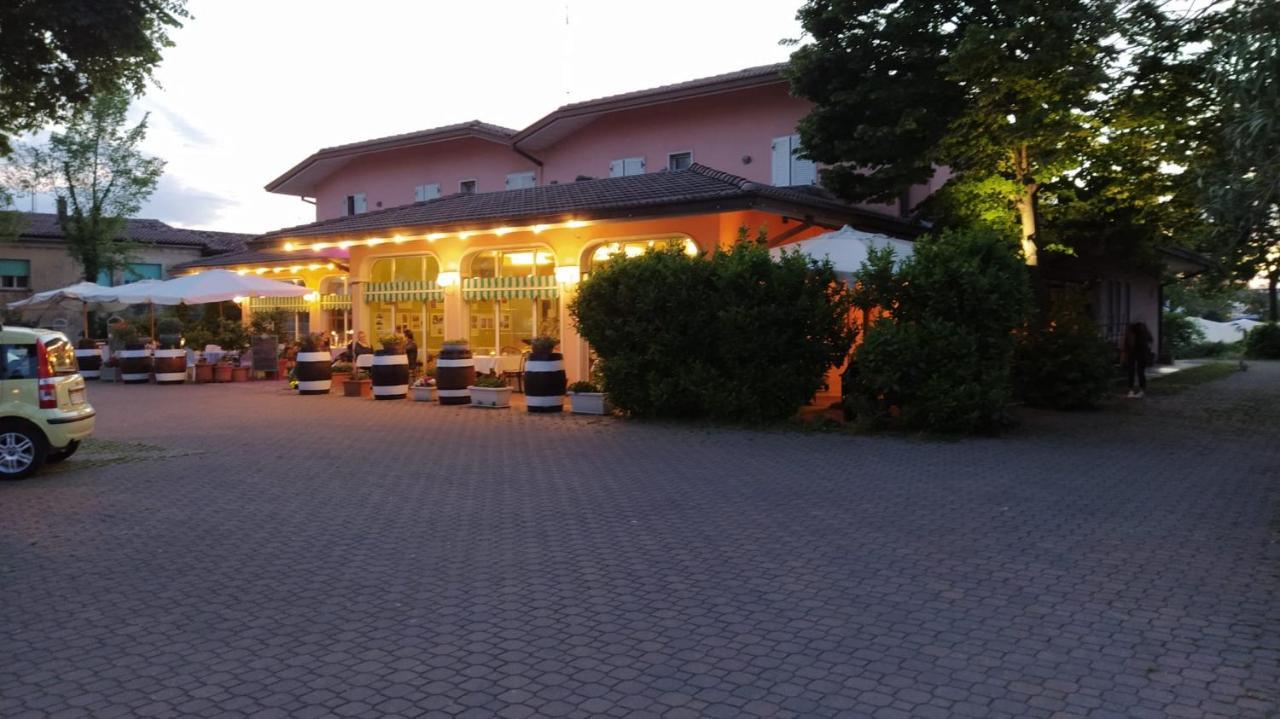 Hotel Ristorante Alla Campagna Сан-Джованні-Лупатото Екстер'єр фото