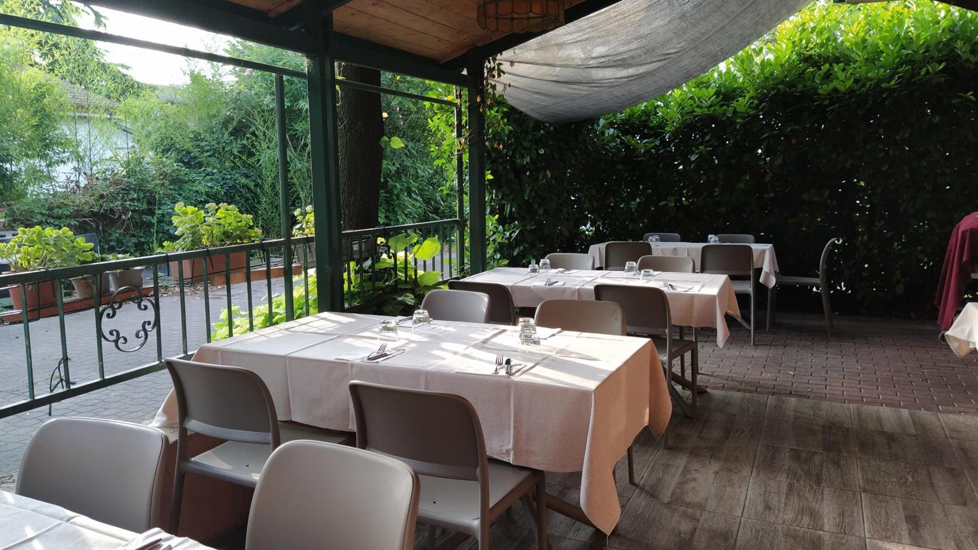 Hotel Ristorante Alla Campagna Сан-Джованні-Лупатото Екстер'єр фото